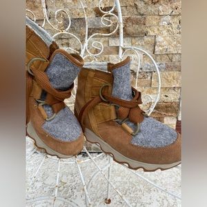 SOREL Kinetic Waterproof Hiking Boots. Size 6.5 Excellent condition like new!